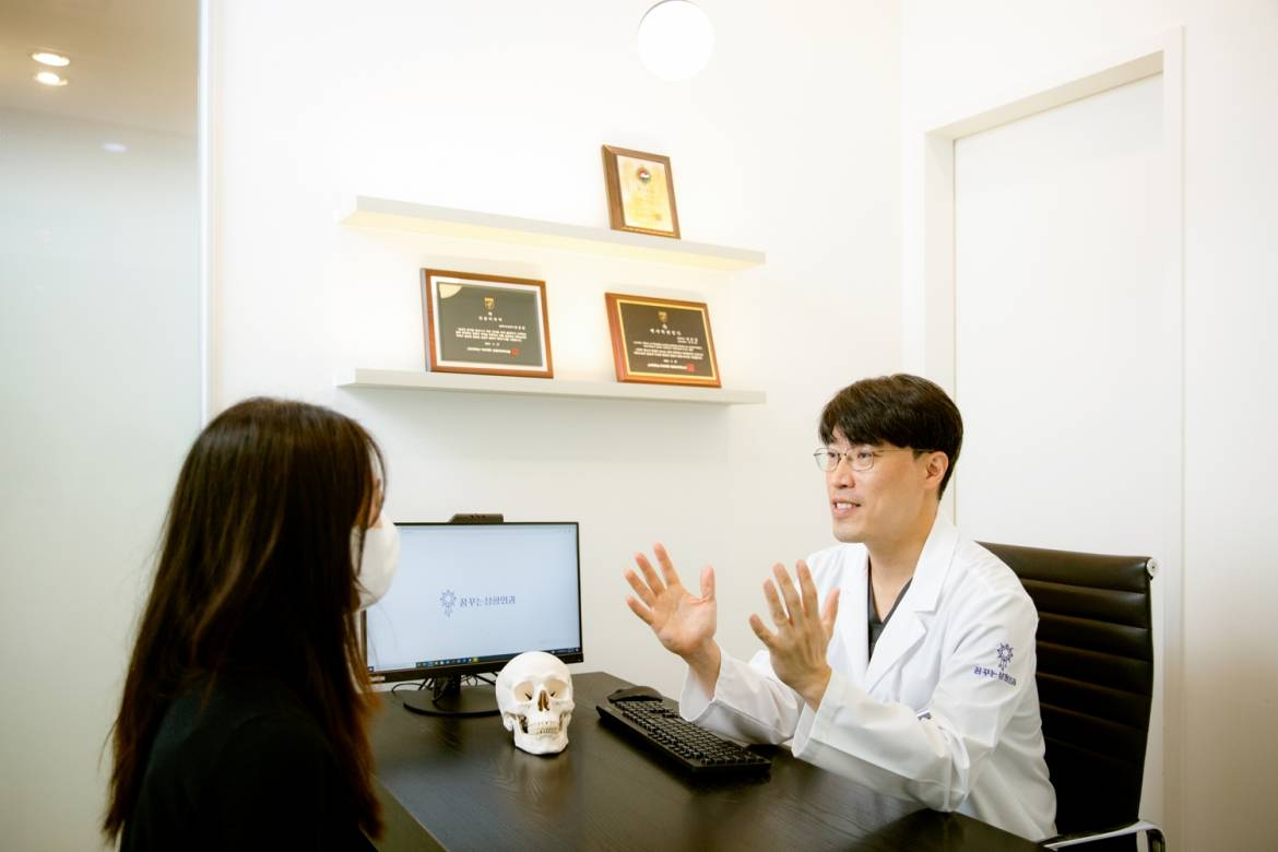 [언론보도] 마리끌레르 코리아 | 한 살 더 어려 보이기 위한 안티에이징 뷰티 시술